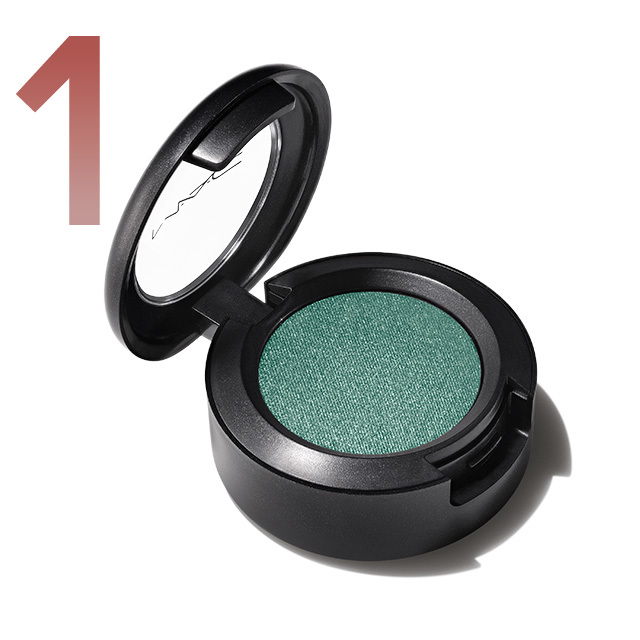 EYE SHADOW IN STEAMY