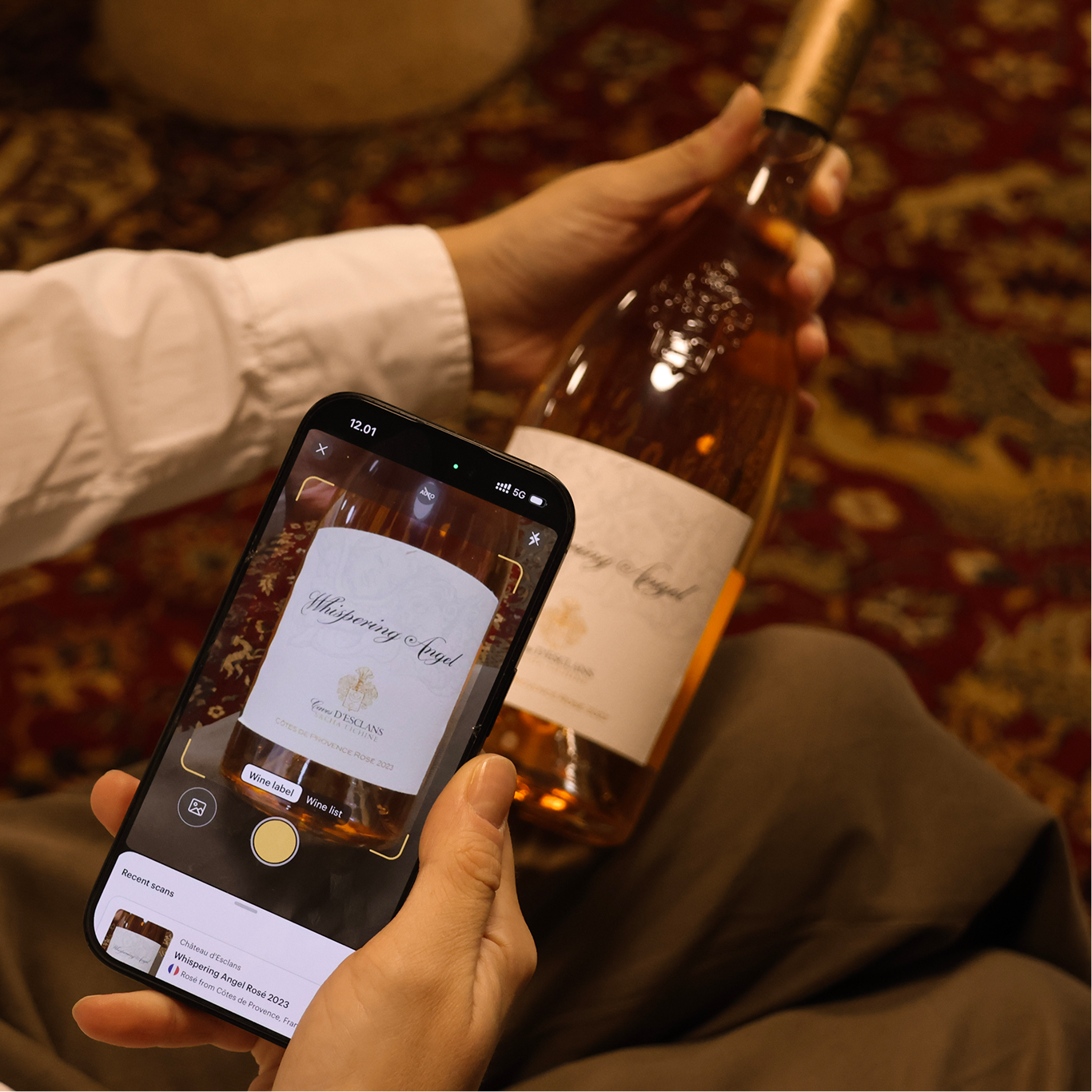 Vivino team celebrating together