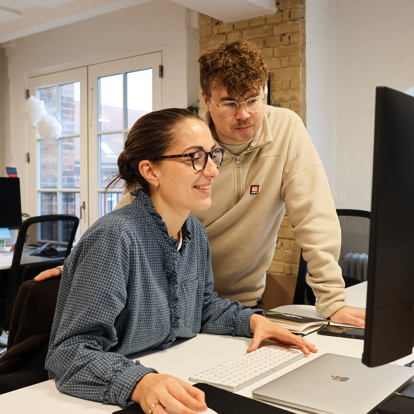 Vivino team celebrating together