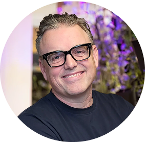 Vivino team celebrating together