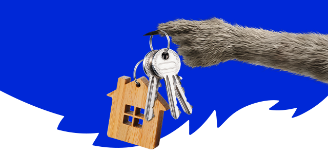 Image of Sergei's hand holding house keys