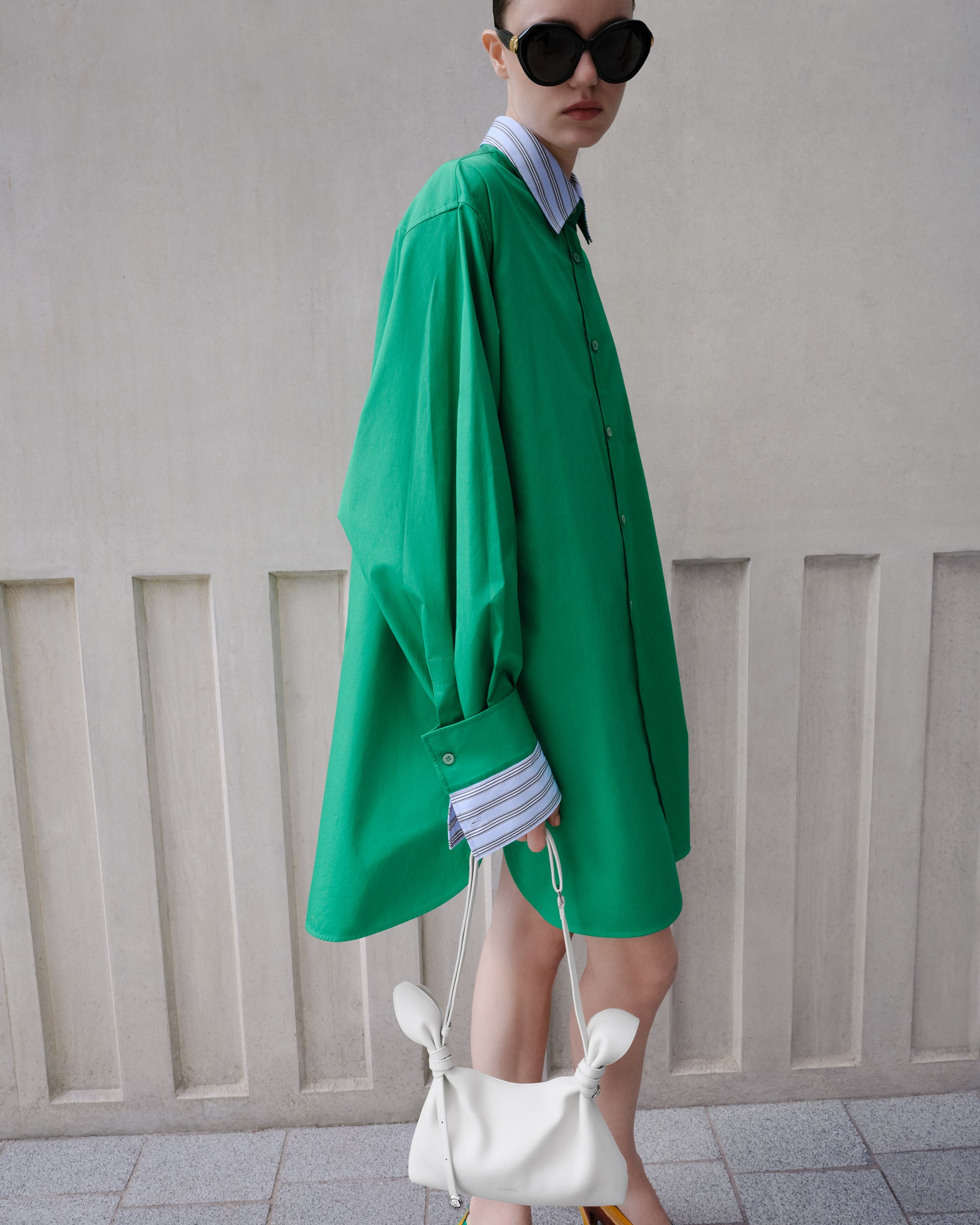 ANNA wears LOEWE