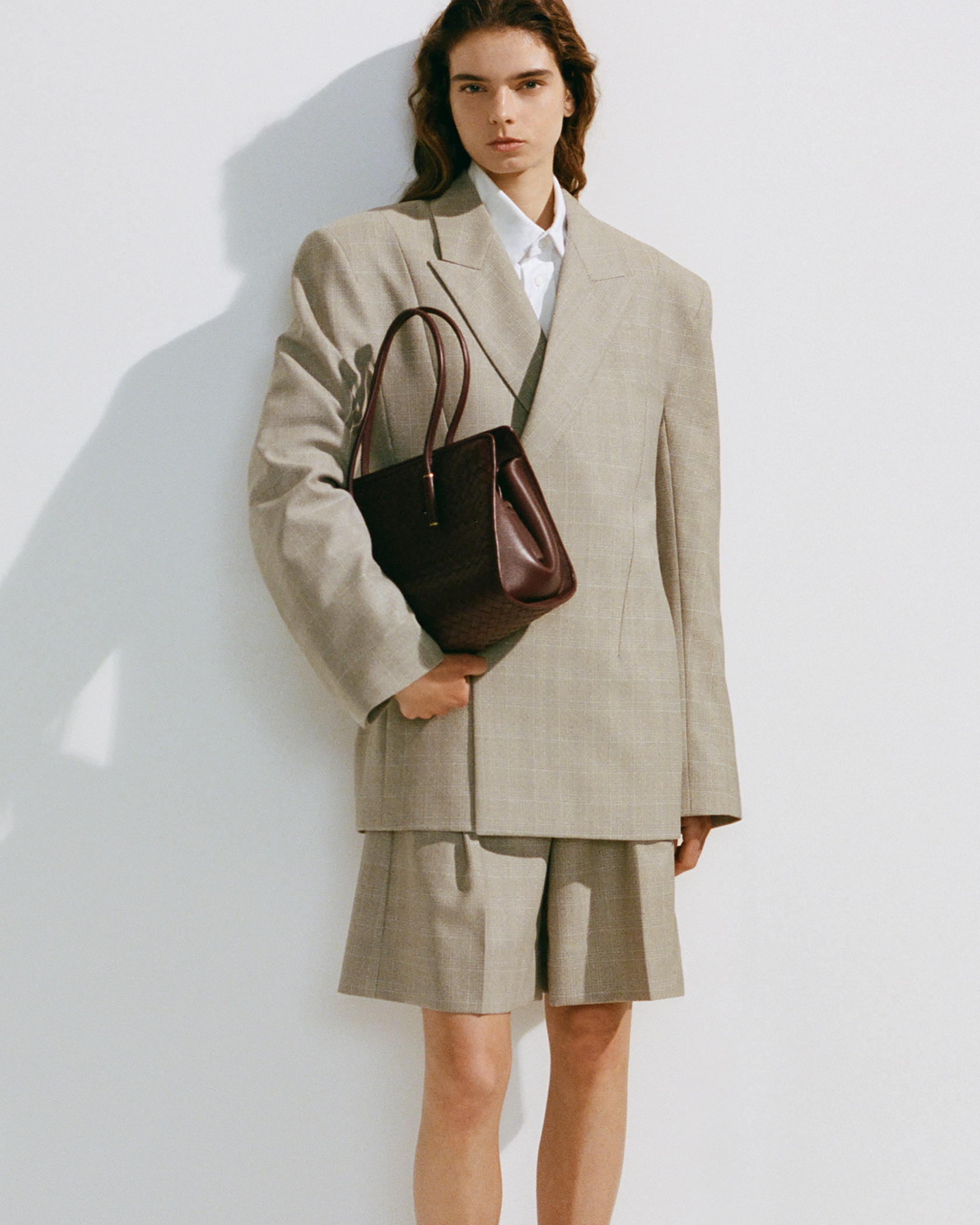 SENNA wears BOTTEGA VENETA