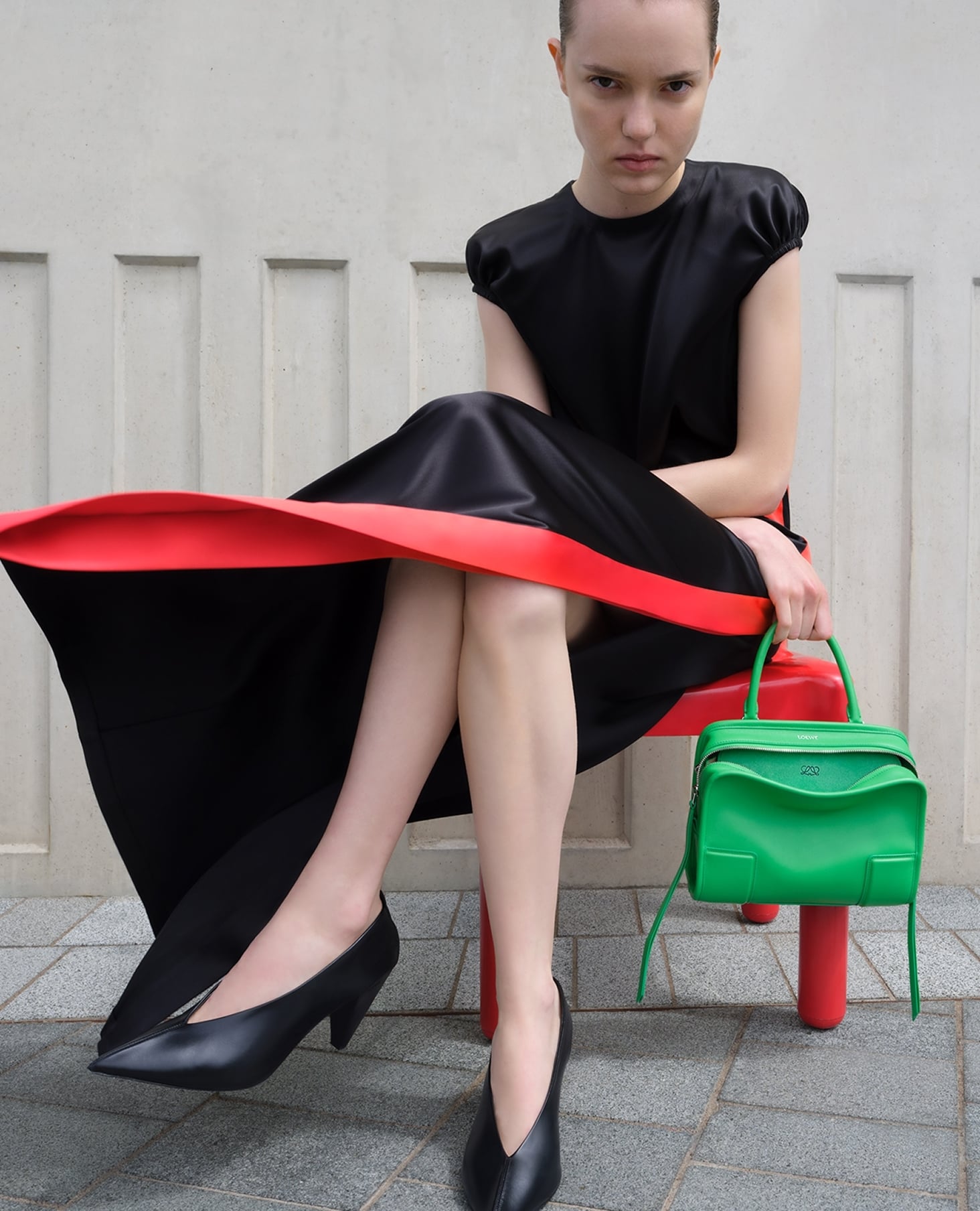 ANNA wears LOEWE