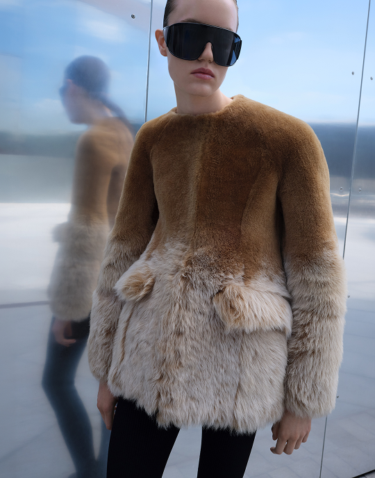 From coats to carryalls, shearling defines the house’s command of texture this season