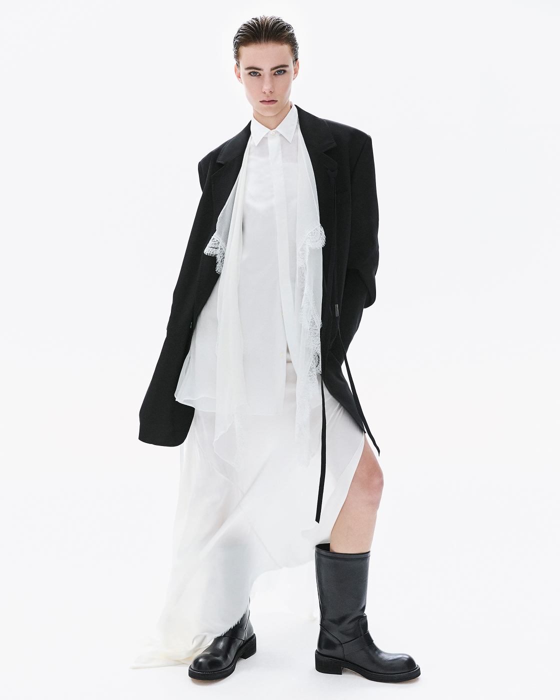 KARYNA wears ANN DEMEULEMEESTER